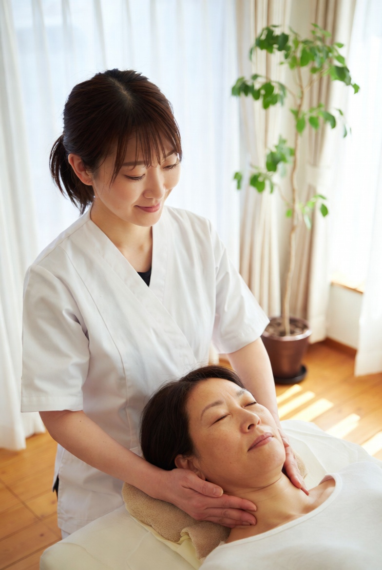 横浜整体院 からだ整 — 丁寧な施術の様子